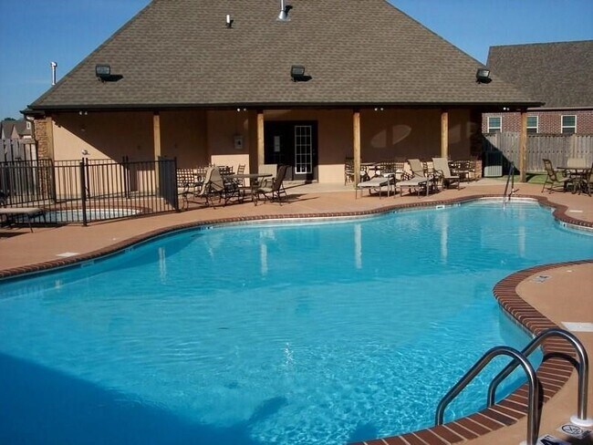 Building Photo - 1051 Hunters Pointe