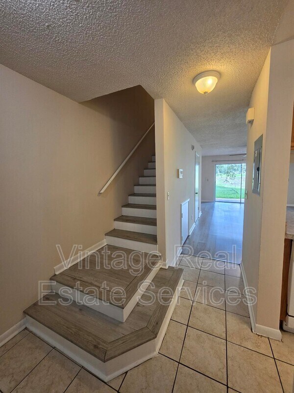 Building Photo - 5194 Sunridge Palms Dr