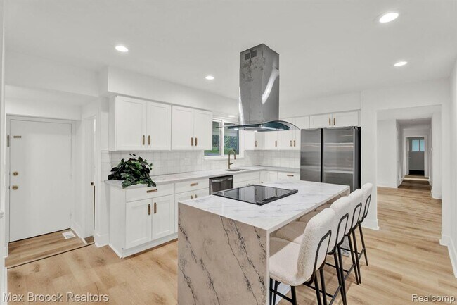 Building Photo - 7011 White Pine Dr