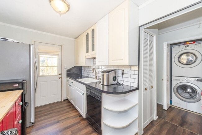 Building Photo - 53 Laurel Dr