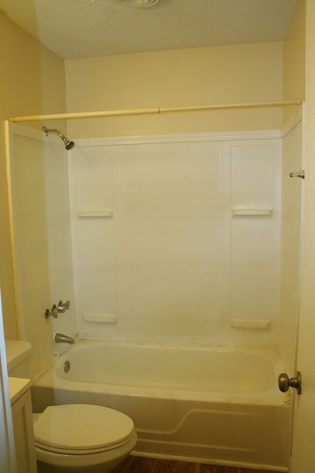 Building Photo - 115 Florence St