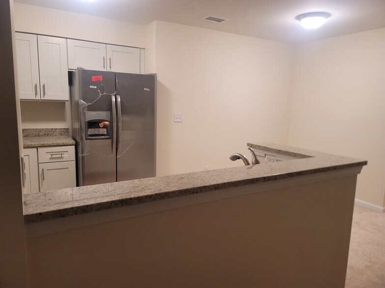 Building Photo - 27 Lear Ct