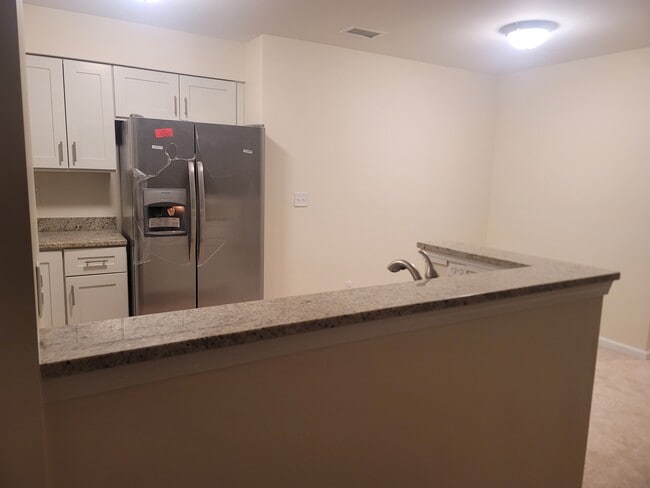 Building Photo - 27 Lear Ct