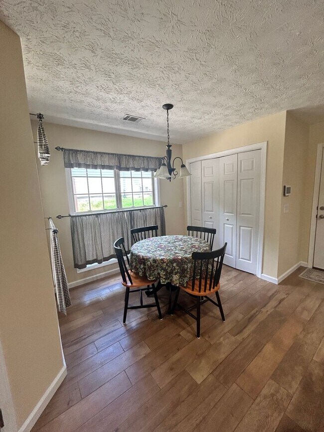 Building Photo - 4031 Somerset Ct