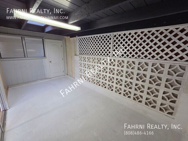 Building Photo - 2719 Poelua St
