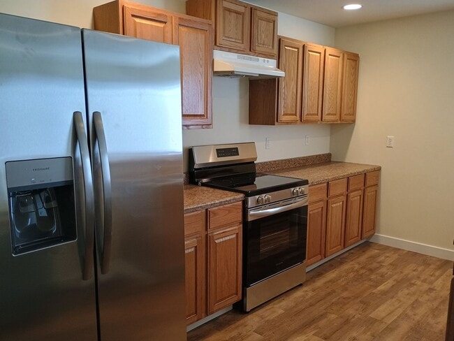 Building Photo - Freshly Painted Duplex in the Heart of Silverdale