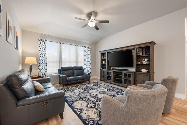 Building Photo - 2212 Prairie Oaks Dr