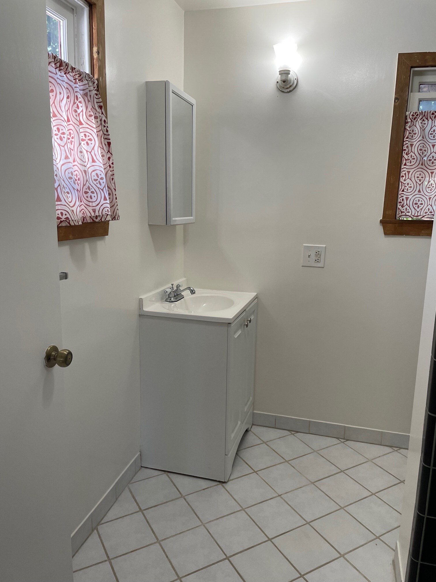 Bathroom Vanity - 5257 Sylmar Ave