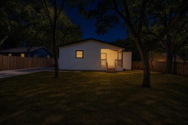 Building Photo - 3501 Grayson Ln