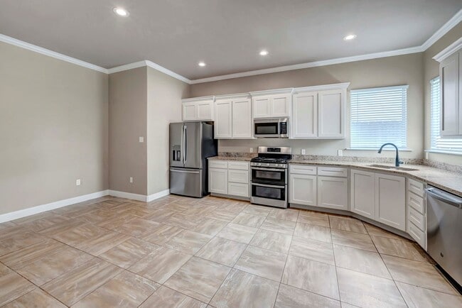 Building Photo - 8608 Luz Dr