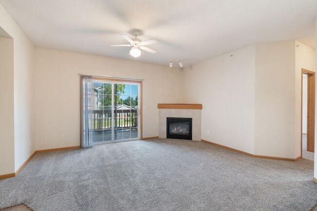 Building Photo - $1,150 | 2 Bedroom, 1 Bathroom Condo | Pet...