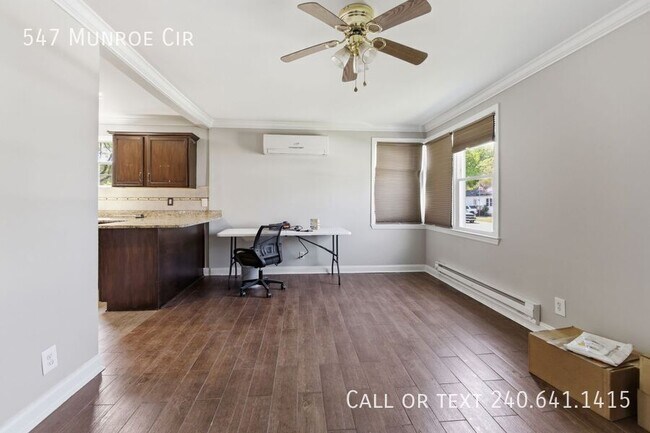 Building Photo - 547 Munroe Cir