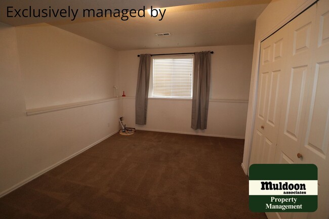 Building Photo - Lovely Pet Friendly Pueblo West home!