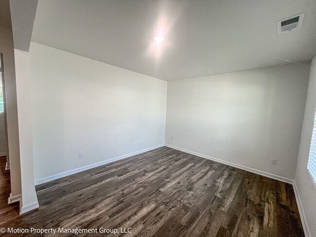 Building Photo - For Rent – Spacious 4 Bed / 3.5 Bath Home ...