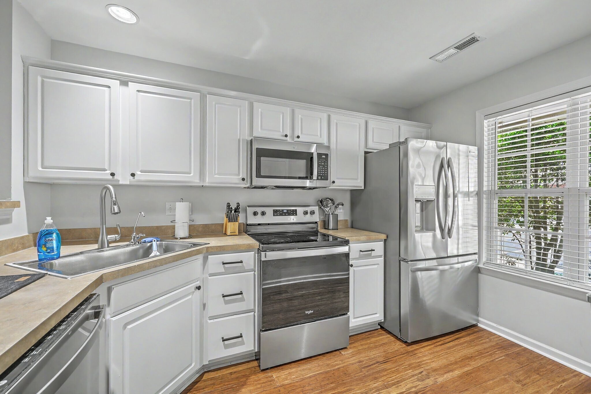 Building Photo - 549 Tayrn Dr