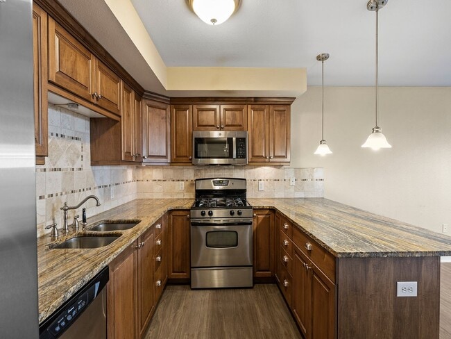 Building Photo - Prime Old Town Location | 2 Bed, 1 Bath Condo