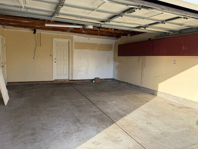 Building Photo - Upgrade Your Living: Spacious 4-Bedroom Ho...