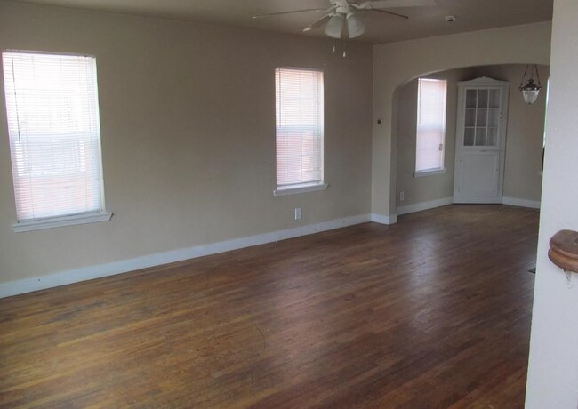 Building Photo - 1315 Sheldon St