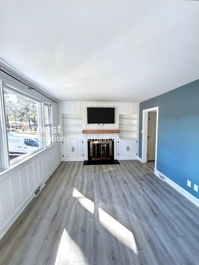 Building Photo - 8282 Wonderland Ln