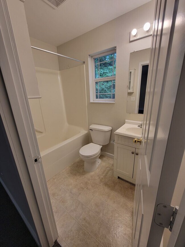 Building Photo - Freshly Painted Duplex in the Heart of Sil...