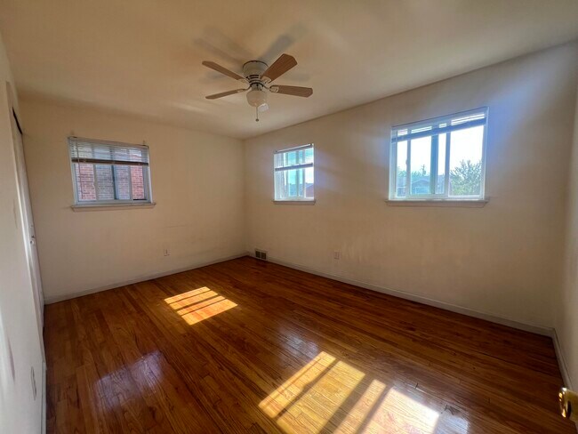 Building Photo - 3750 Buena Vista St