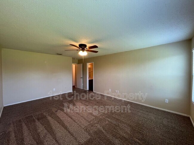 Building Photo - 4888 Parkview Hills Ln