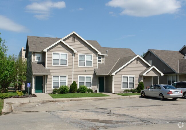 Primary Photo - 3 Three Plexes
