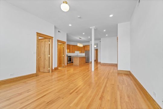 Building Photo - 3406 N Sheffield Ave