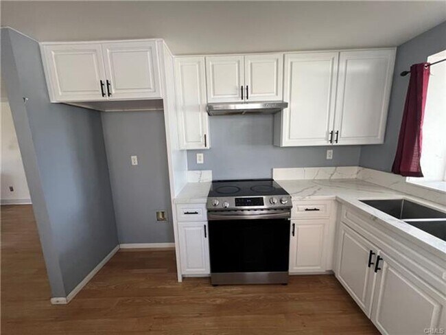 Building Photo - Beautiful single story Canyon Lake Home