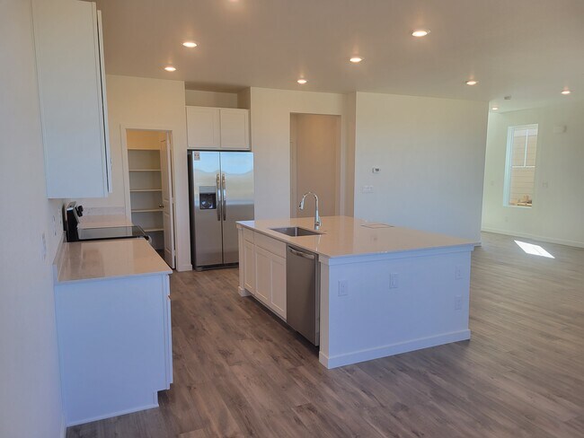Building Photo - 16273 Laurentide Pl