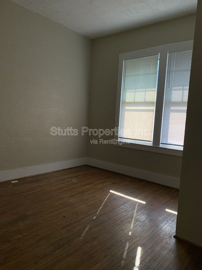 Building Photo - 713 Meridian St