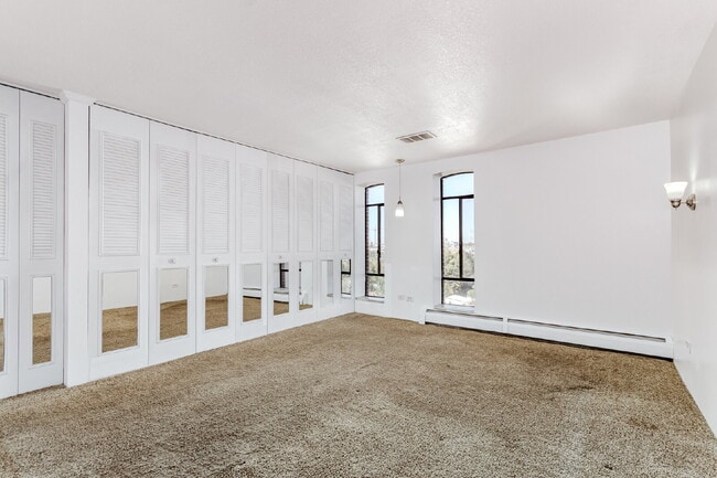 Building Photo - Three Bed / Two bath at Cherry Creek at the Polo Club Condominiums