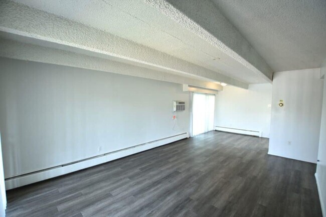 Building Photo - 4440 Laguna Pl