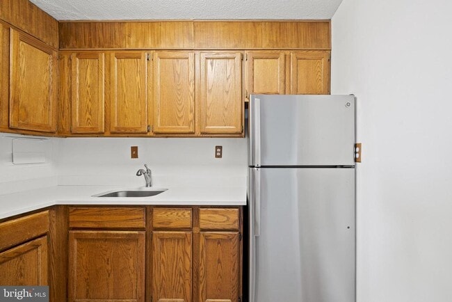 Building Photo - 4600 S Four Mile Run Dr