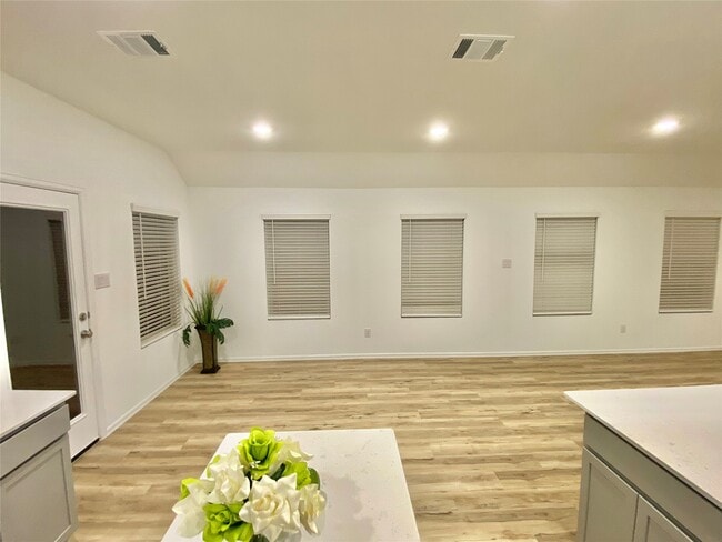 Building Photo - 3724 Moss Hl Rd