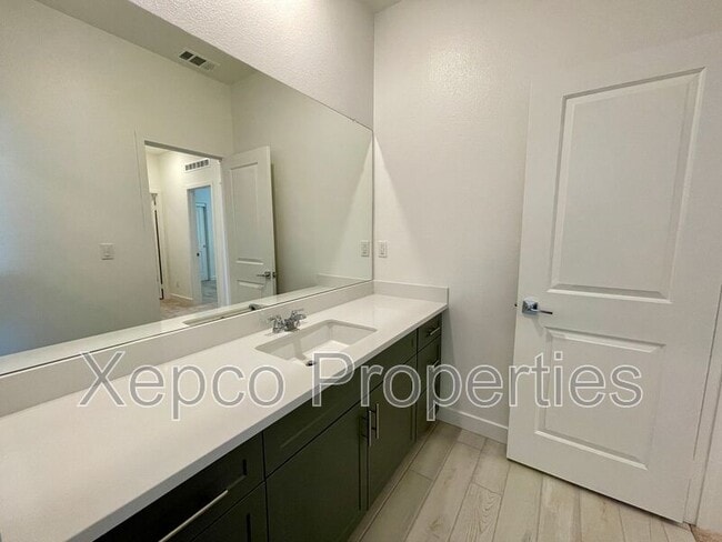 Building Photo - 41425 Penn Dr