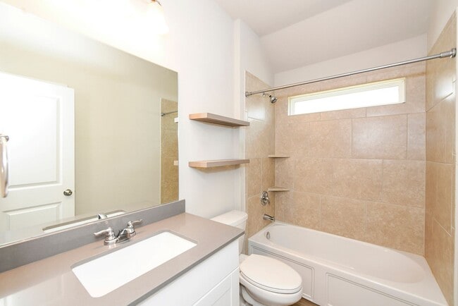 Building Photo - Move-In Special! Enjoy 2 Weeks Free Rent o...