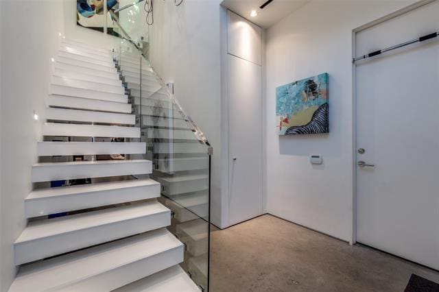 Building Photo - 2300 N Carroll Ave