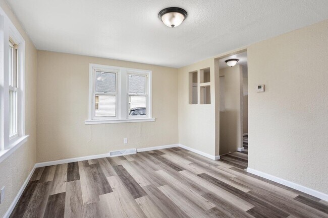 Building Photo - 816 Roosevelt St