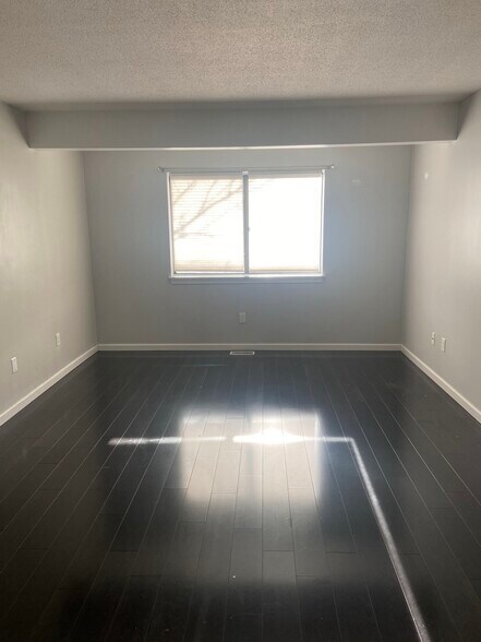 Building Photo - 422 Cypress Rd