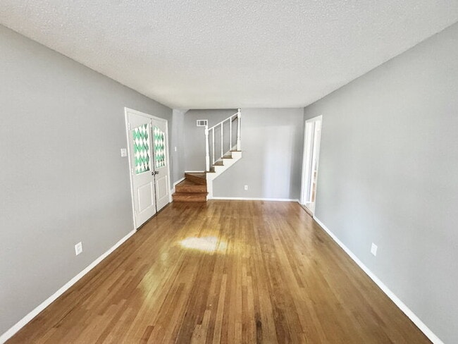 Building Photo - 4936 Leven Rd