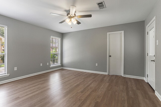 Building Photo - 4131 Country View Dr
