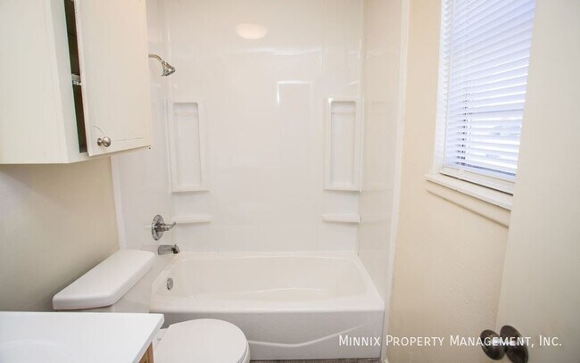 Building Photo - 4813 6th St