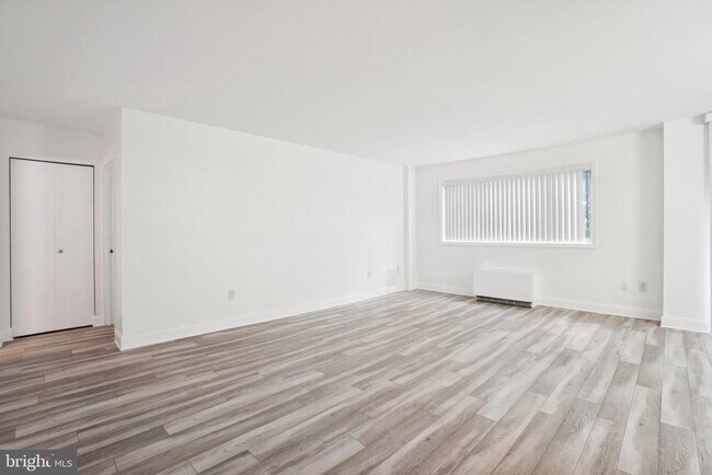 Building Photo - 2059 Huntington Ave