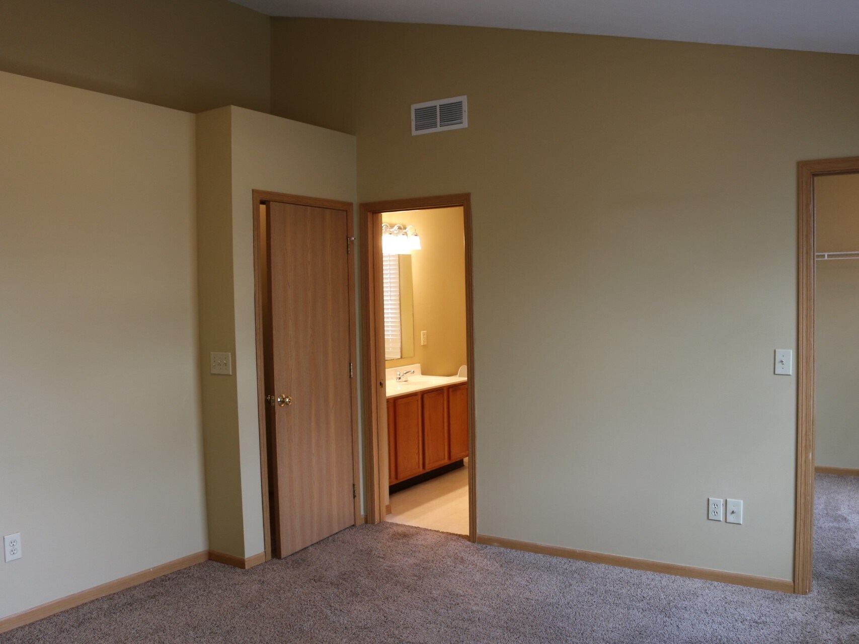 Building Photo - 395 Belfair Dr