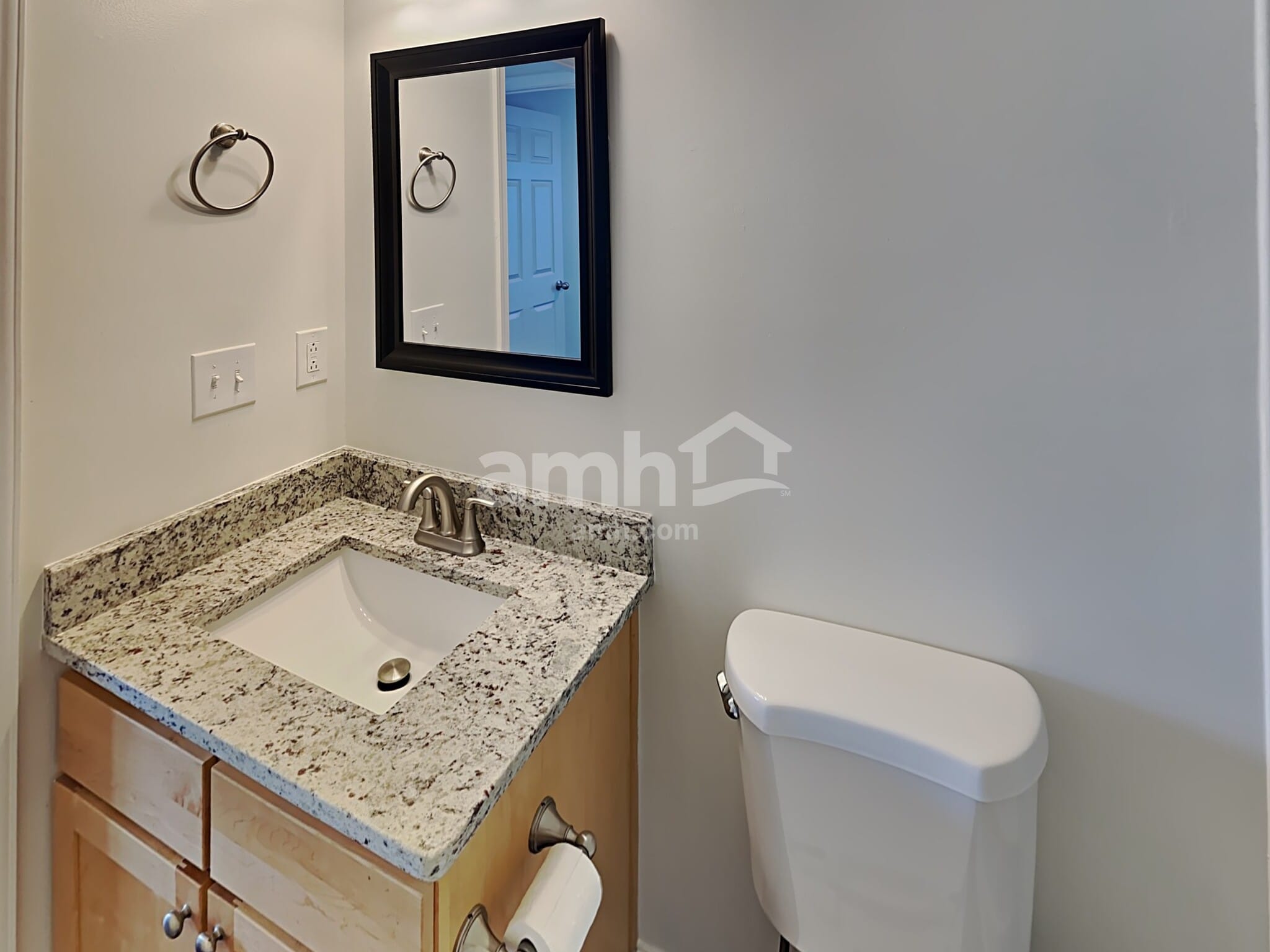 Building Photo - 419 Creekside Ln