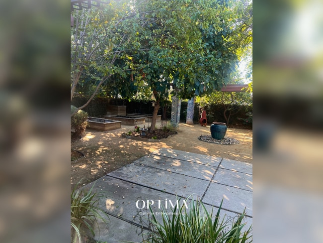 Building Photo - Beautiful Single-Family Home with Modern C...