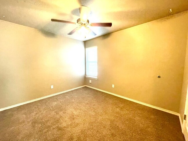 Building Photo - 3 bed 2 bath-Frenship ISD