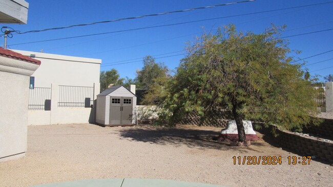 Building Photo - Refreshed 3 bedroom, 3 bath, 3 car boat de...