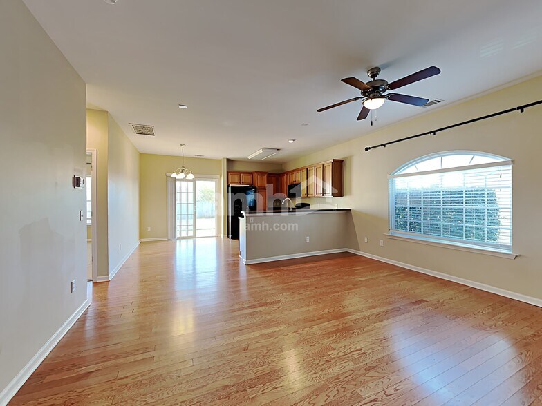 Building Photo - 17 Pfeiffer Ct